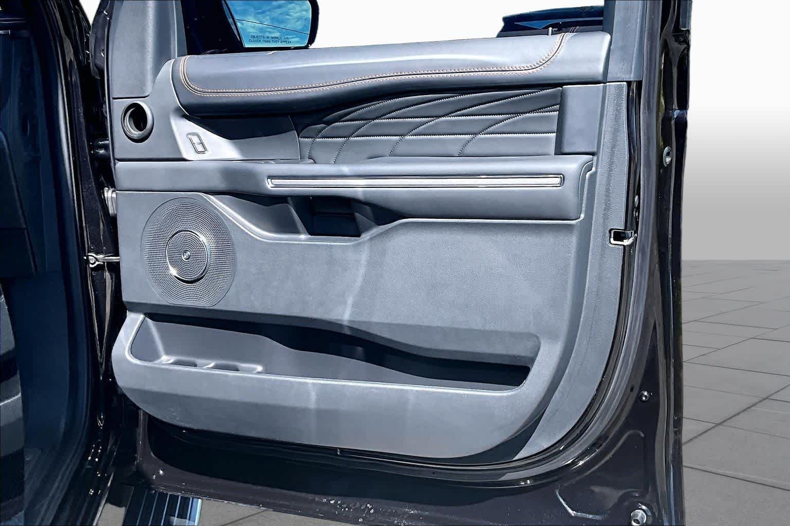Used 2024 Agate Black Metallic Ford Platinum image 27