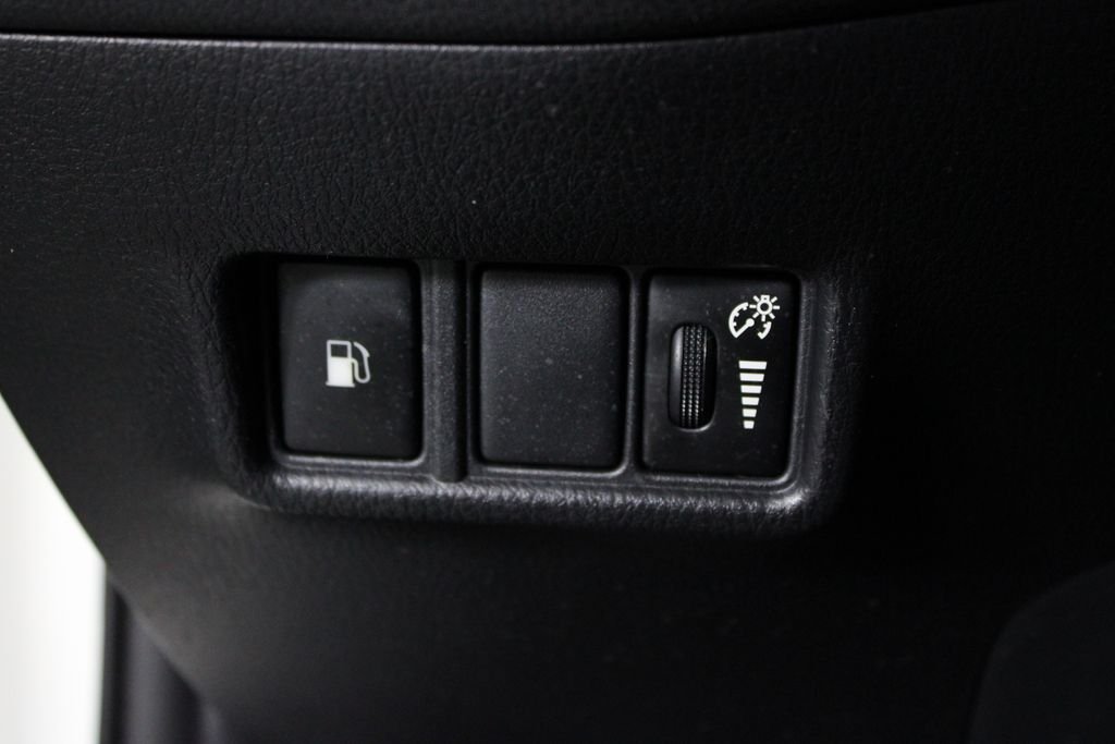 Used 2021 White Toyota XLE image 23