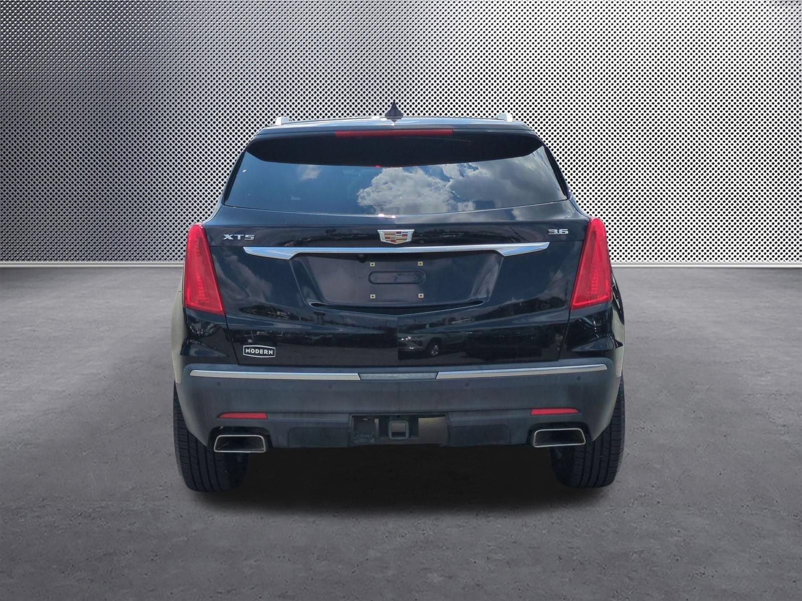 Used 2018 Stellar Black Metallic Cadillac Luxury FWD image 4