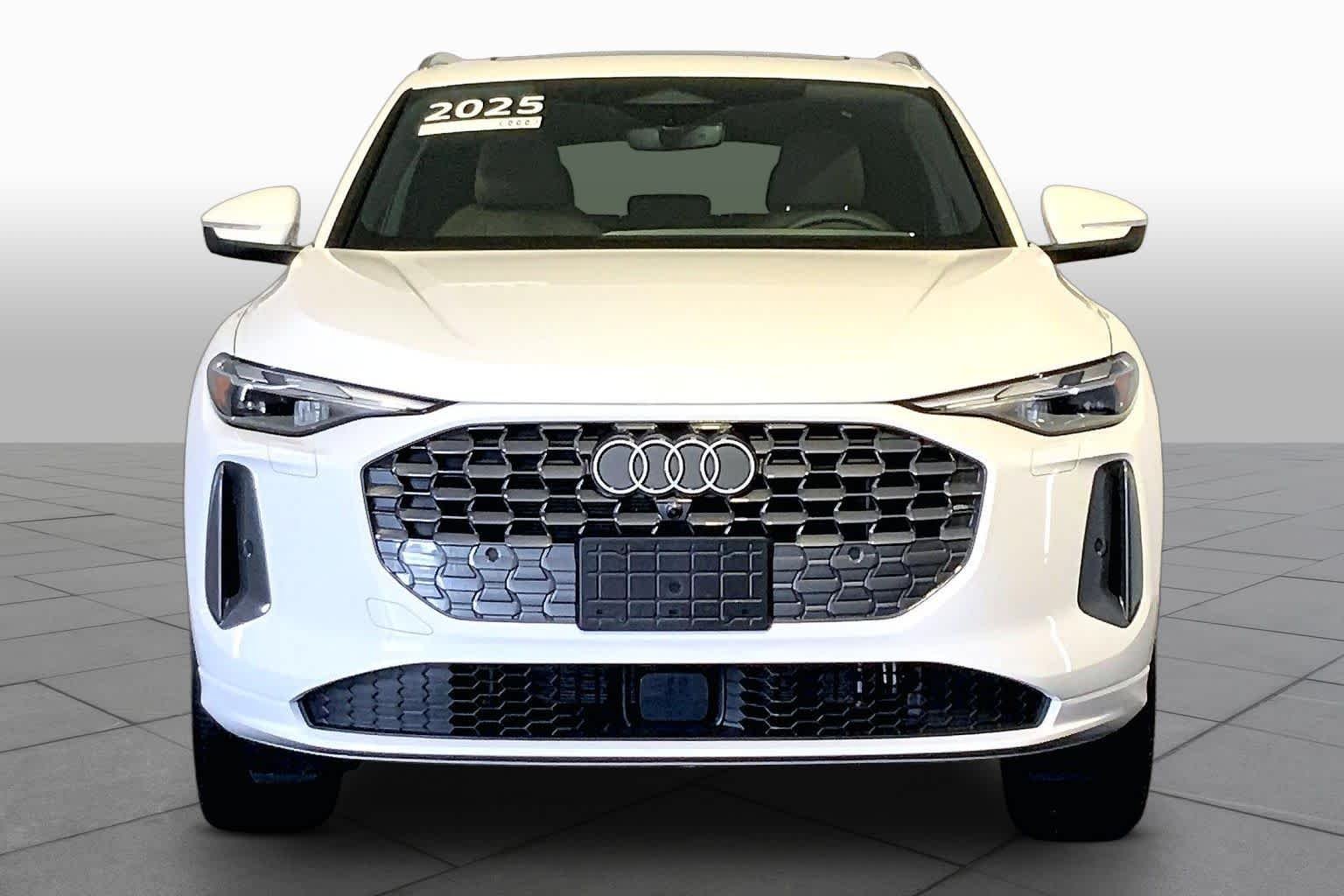 Used 2025 Arkona White Audi Premium image 4