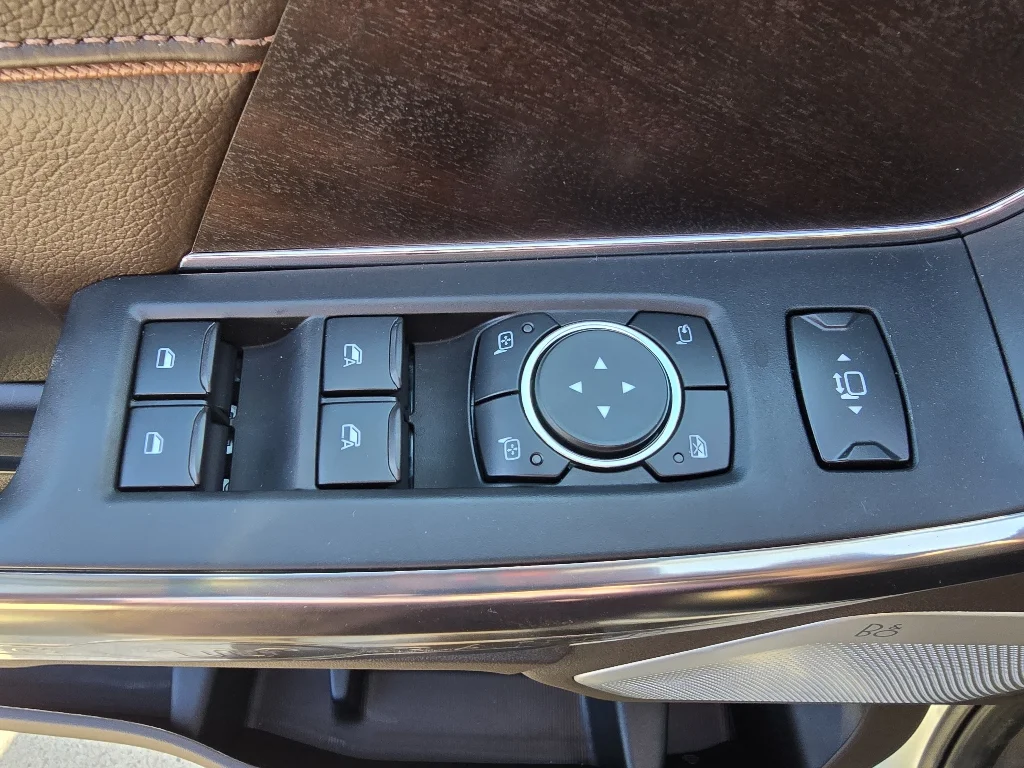 New 2027 Star White Metallic Tri-Coat Ford F-450® King Ranch® image 12