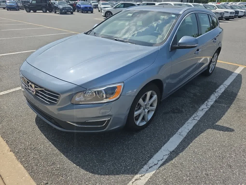 Used 2017 Mussel Blue Metallic Volvo Platinum image 11