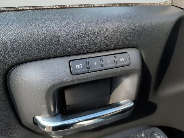 Used 2015 Silver GMC SLT image 19