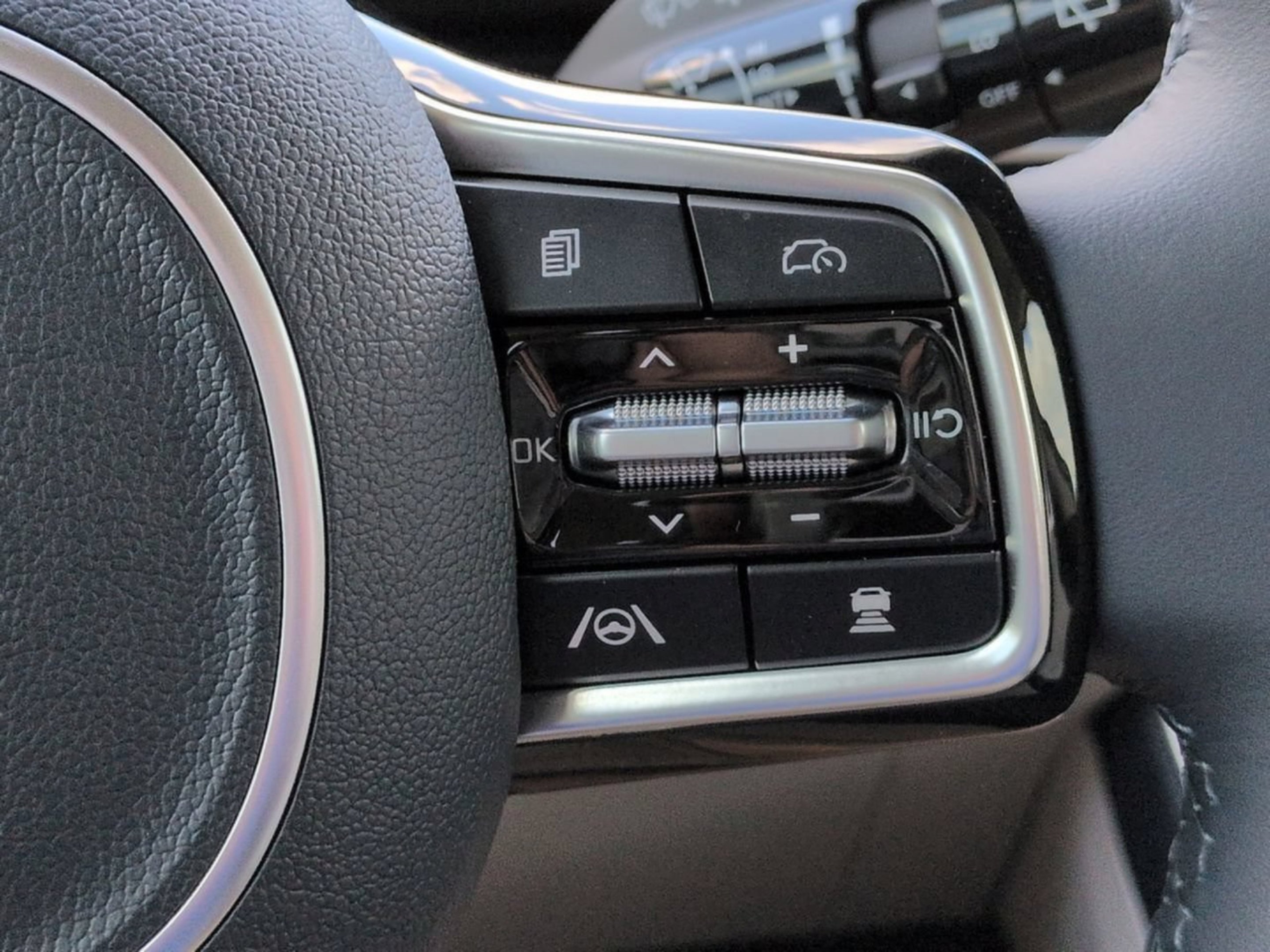 New 2026 Snow White Pearl Kia EX image 32