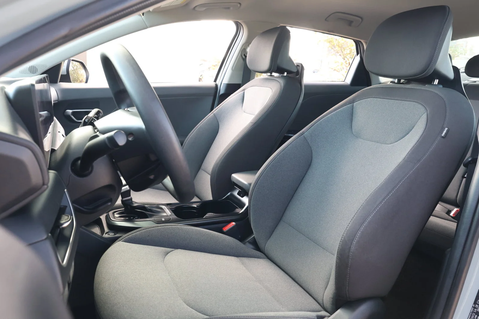 2025 Kia K4 LXS - Photo 26