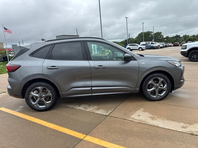 Used 2024 Gray Ford ST-Line image 3