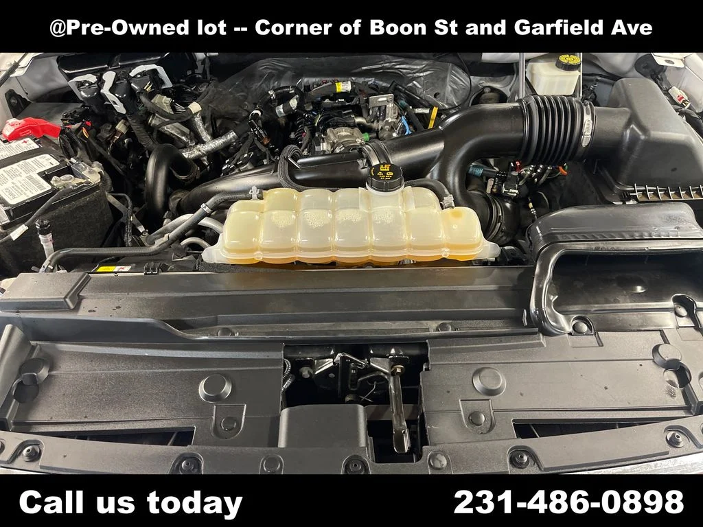 Used 2021 White Ford XLT image 3