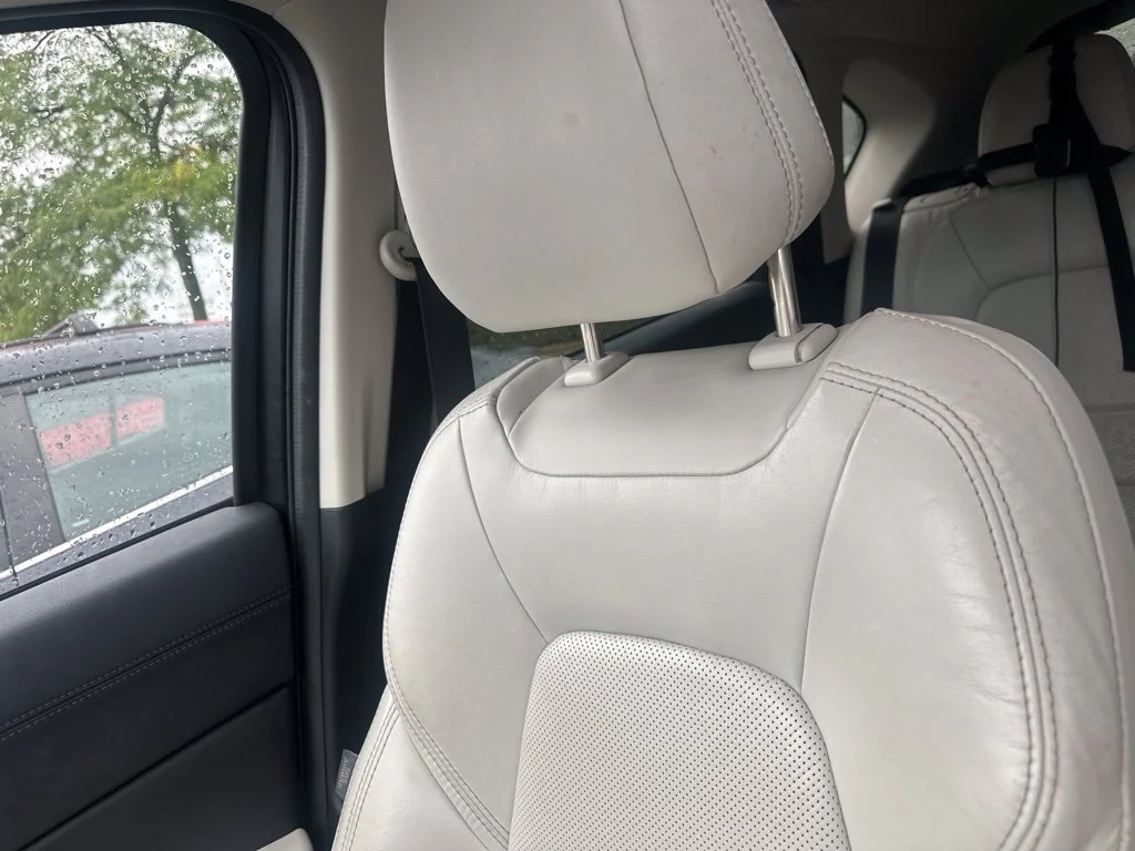 Used 2017 White Mazda Grand Select image 3