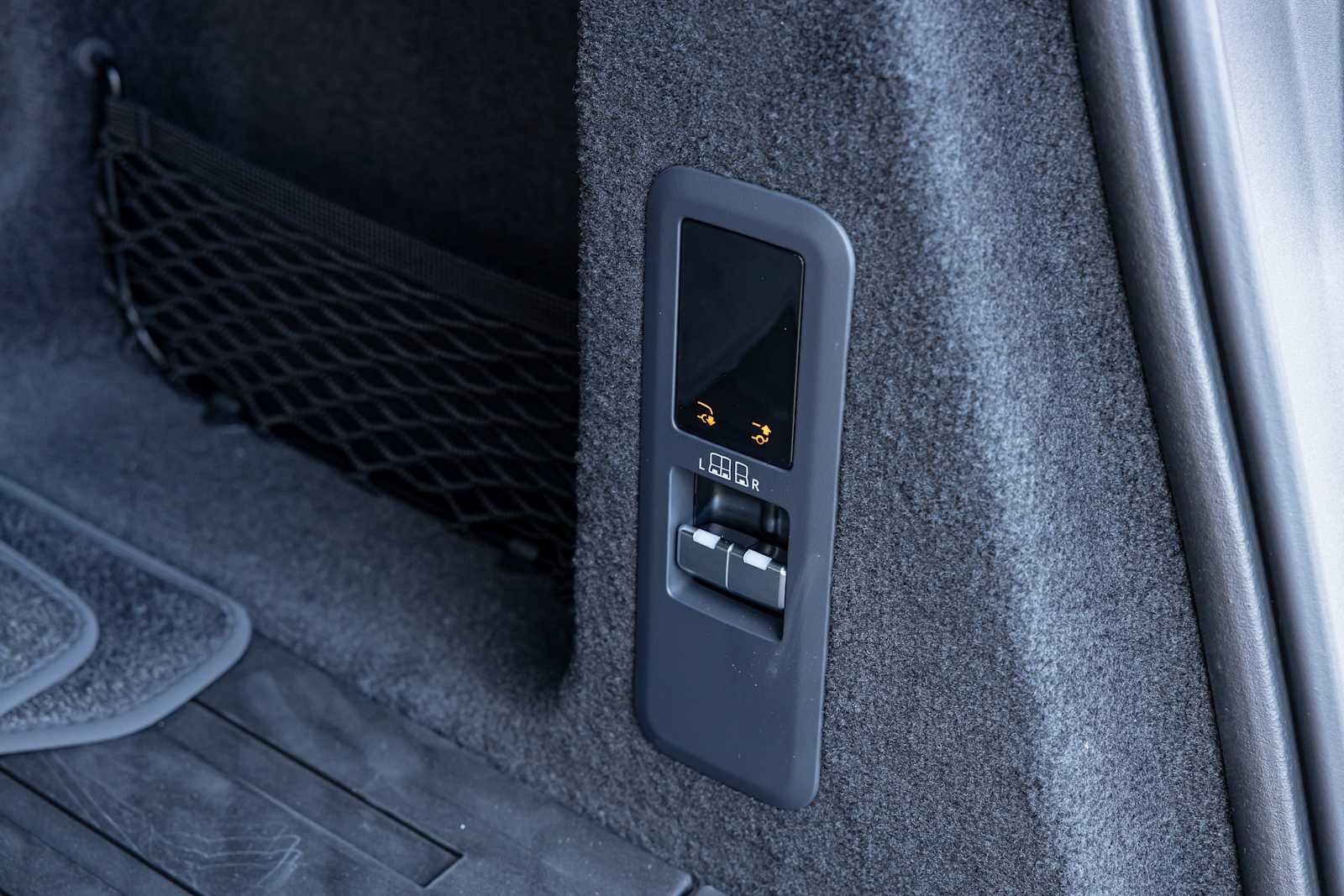 New 2026 BLACK Land Rover SE image 38