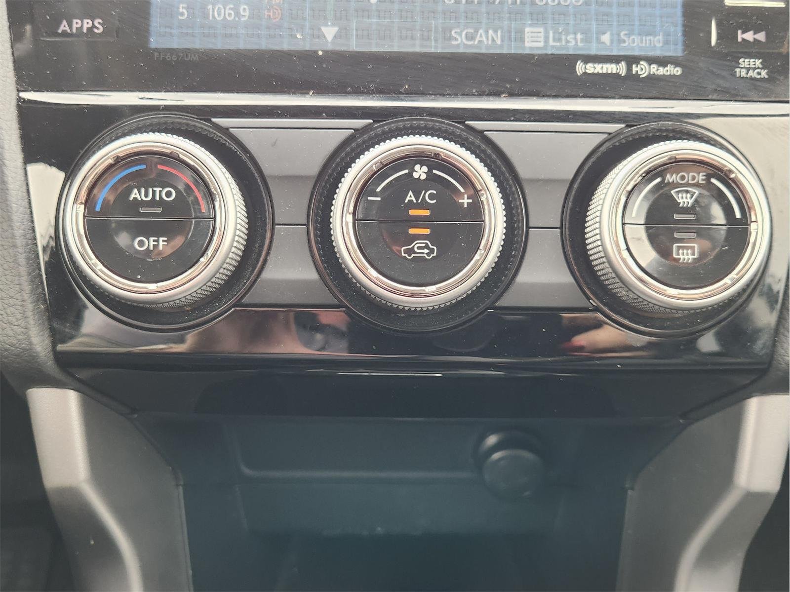 2016 Subaru Forester photo 19 of 32