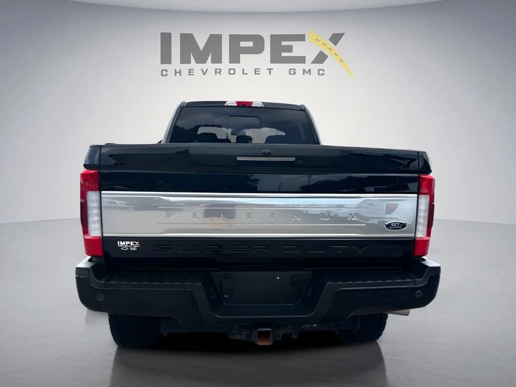 Used 2018  Ford XL image 4