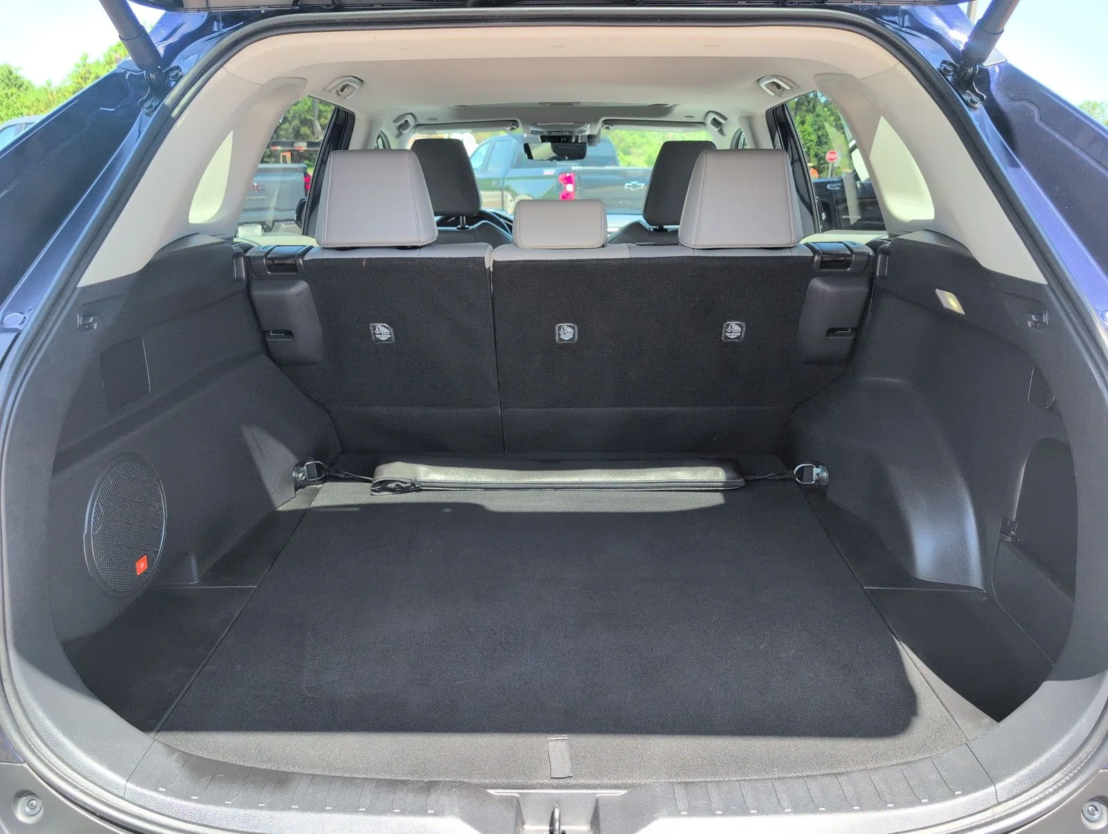 Used 2024  Toyota XLE Premium image 5
