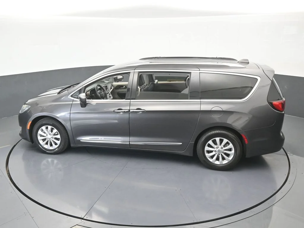Used 2019 Granite Crystal Metallic Clearcoat Chrysler Touring L image 52