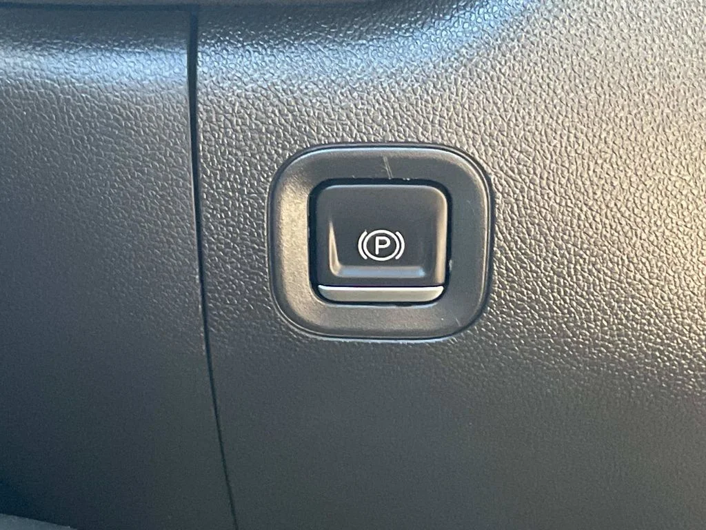 Used 2022 White Chevrolet Custom image 26