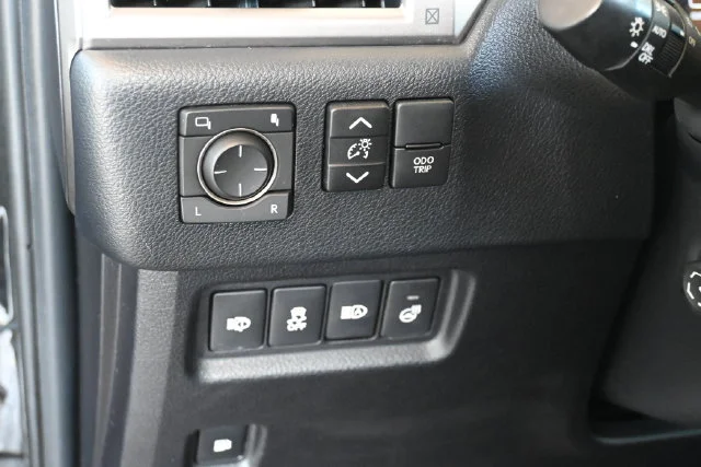 Used 2023 Black Lexus 460 image 25