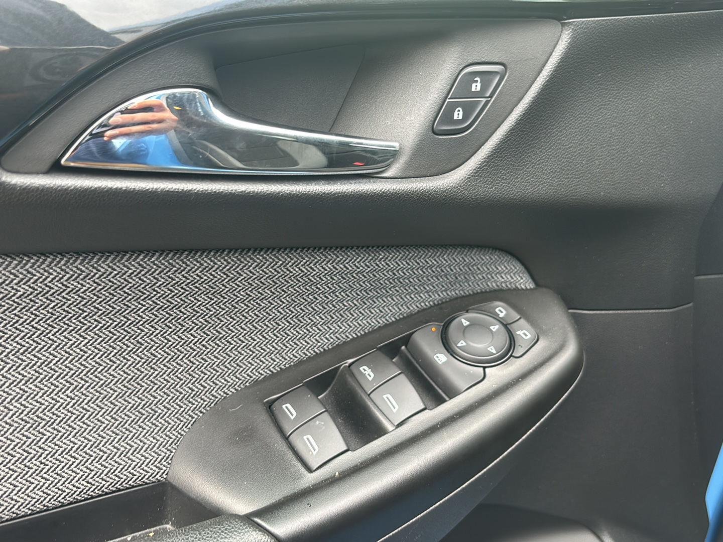 Used 2024 Fountain Blue Chevrolet LT image 5