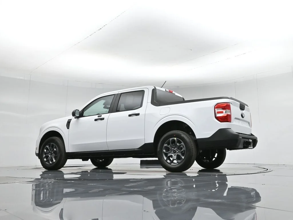 New 2026 Oxford White Ford XLT image 48