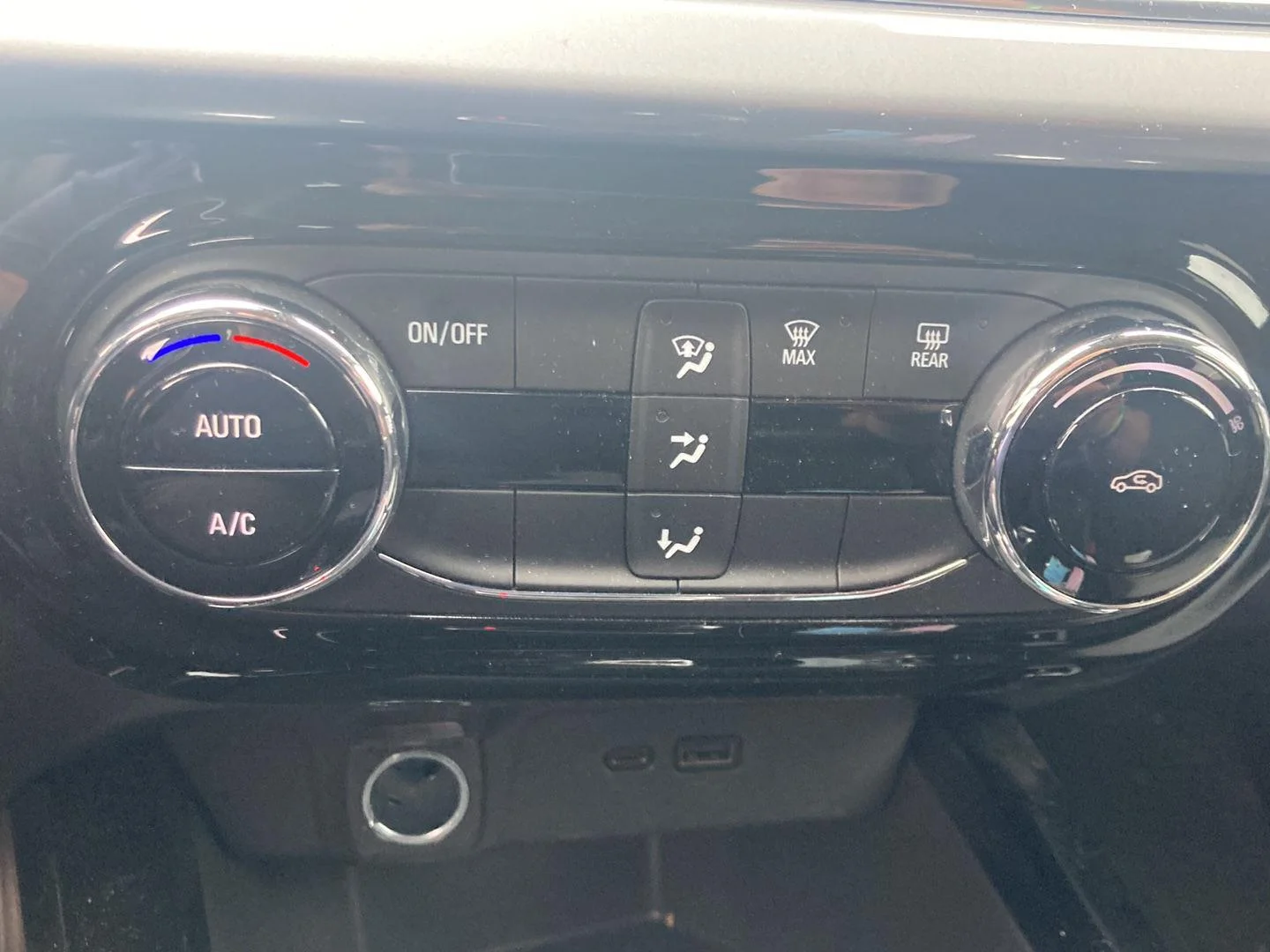 Used 2024 Mosaic Black Metallic Chevrolet LT image 17