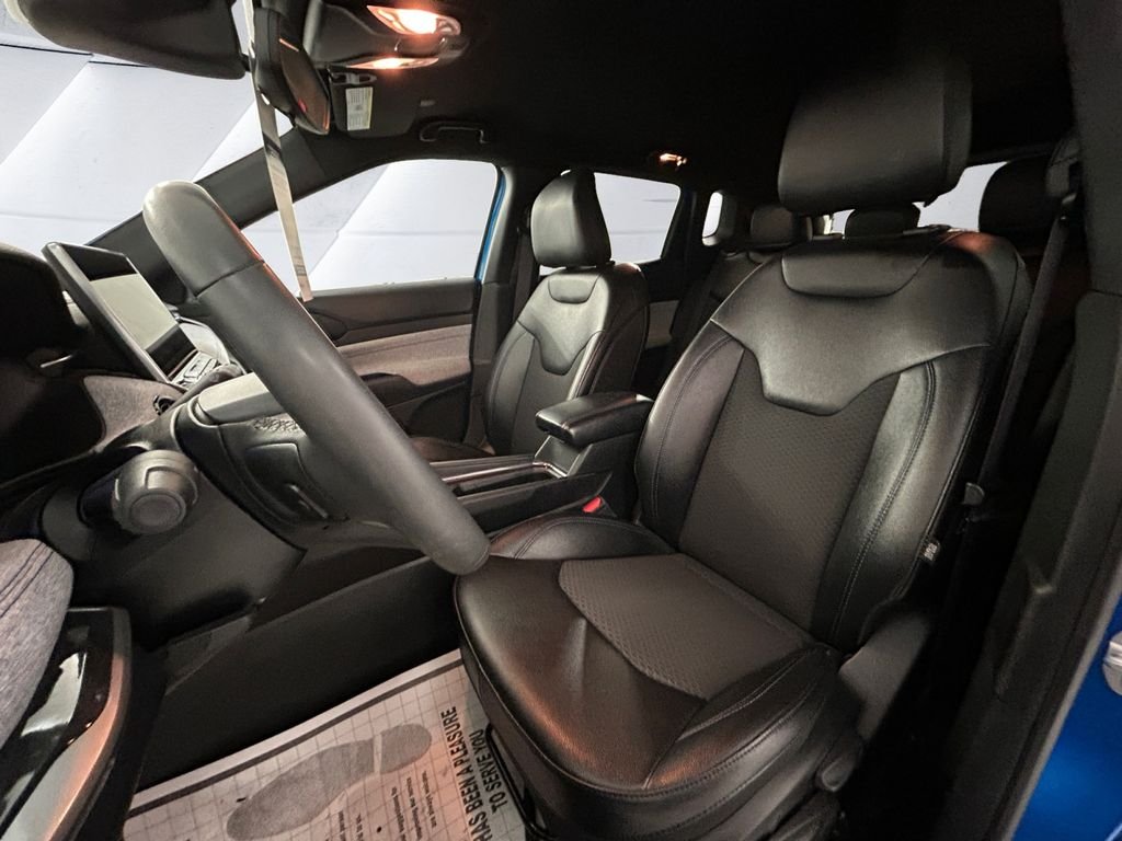 Used 2024 Blue Jeep Latitude image 8