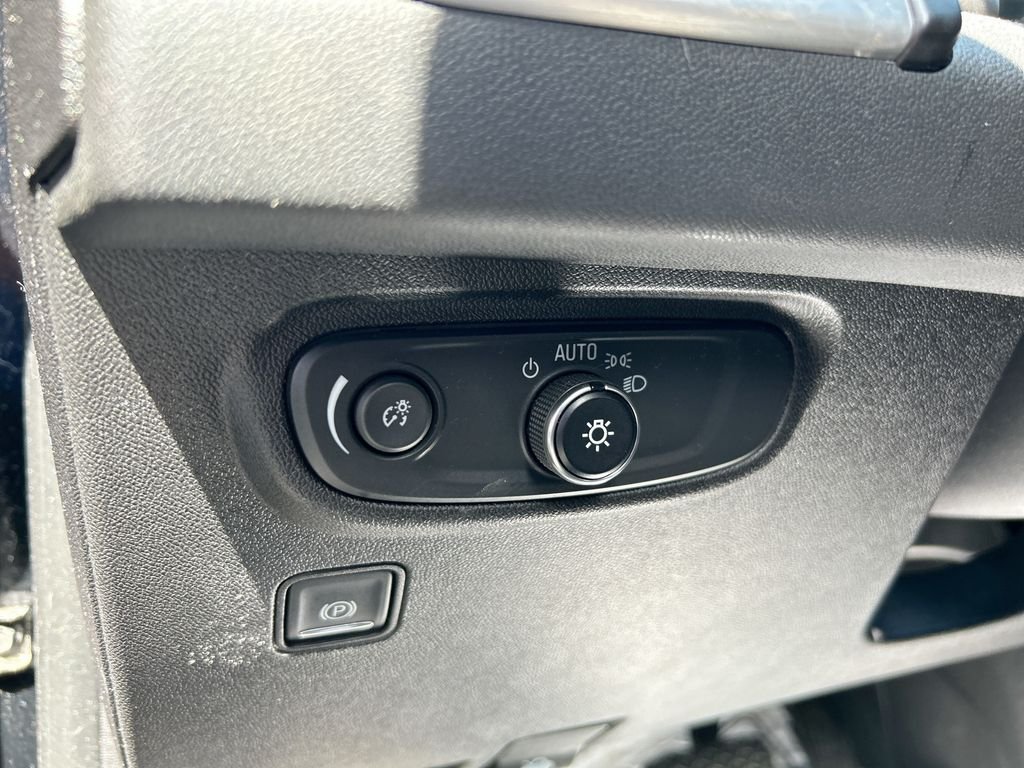 Used 2018 Black GMC SLE image 20