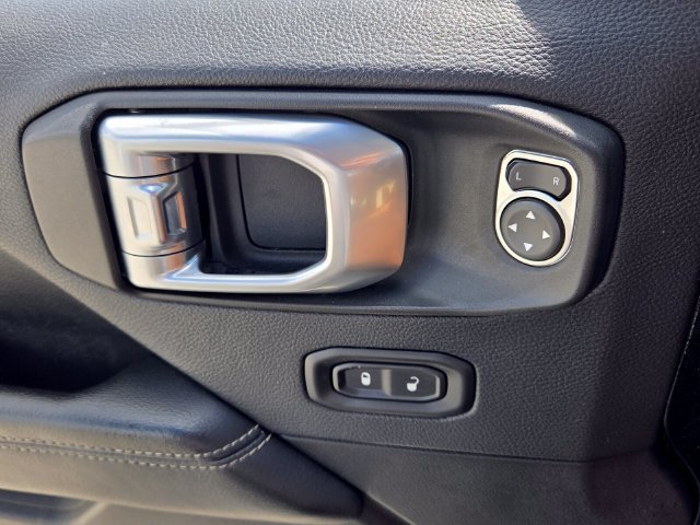 Used 2019 Black Jeep Unlimited Sahara image 32