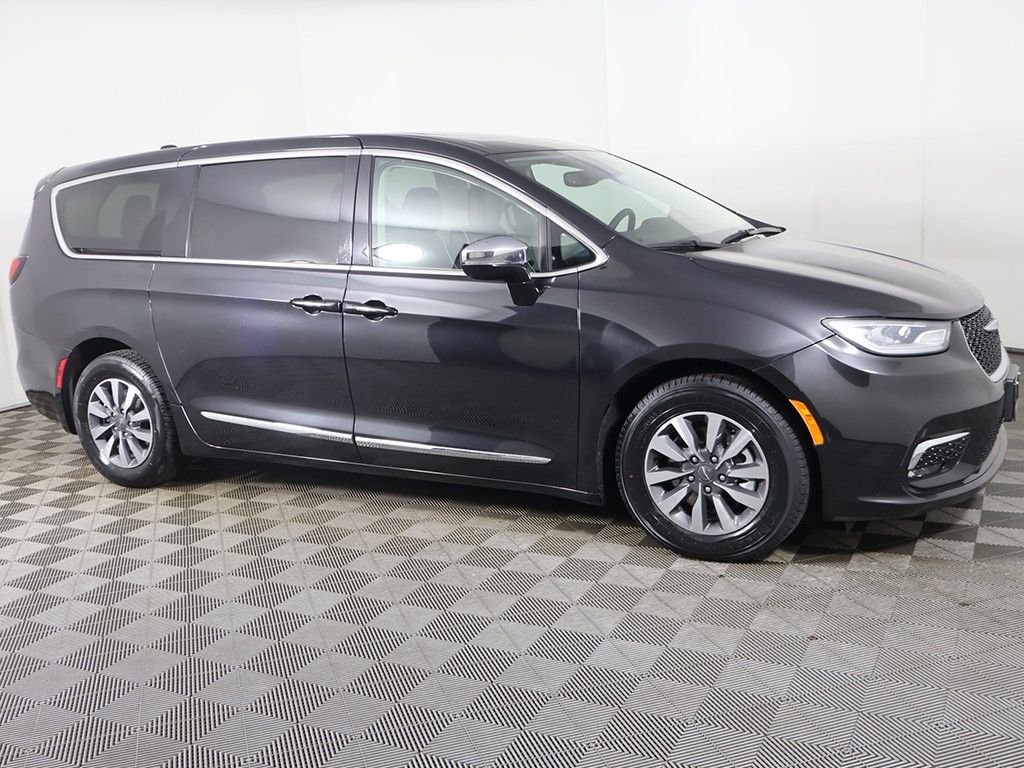 Used 2023 Black Chrysler Limited image 21