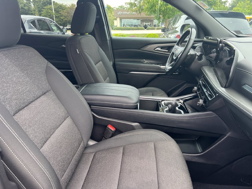Used 2025 Gray Chevrolet LT image 28