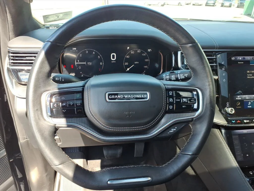 Used 2023 Diamond Black Crystal Pearlcoat Jeep Series II Obsidian image 15