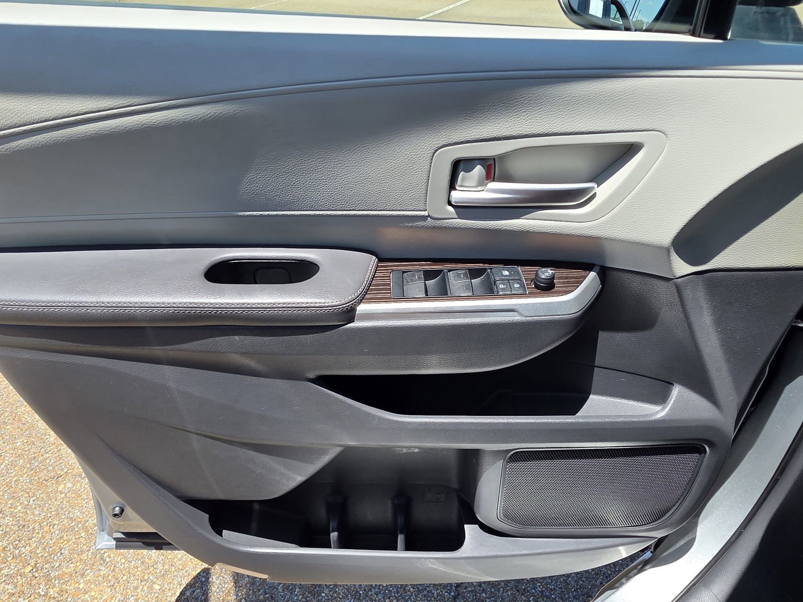 Used 2021 Silver Toyota XLE image 25