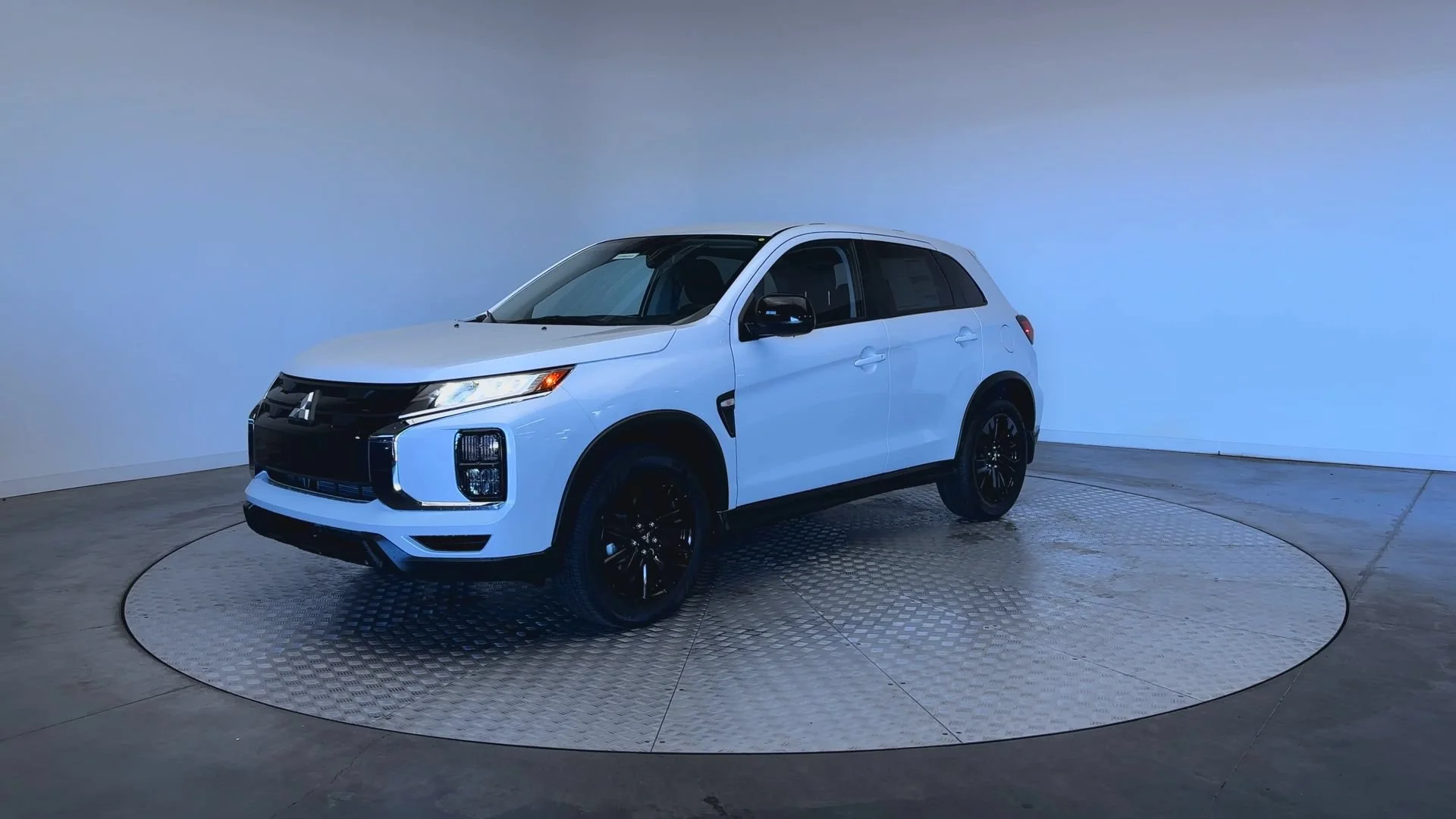 New 2026 White Diamond Mitsubishi 2.0 LE image 3