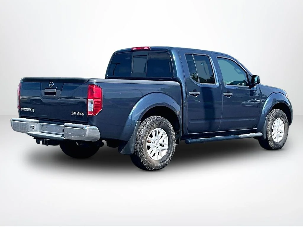 Used 2015 Blue Nissan SV image 2