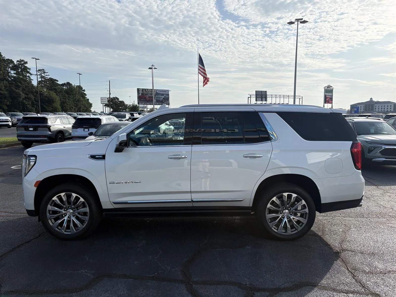 Used 2021 WHITE FROST TRICOAT GMC Denali image 10
