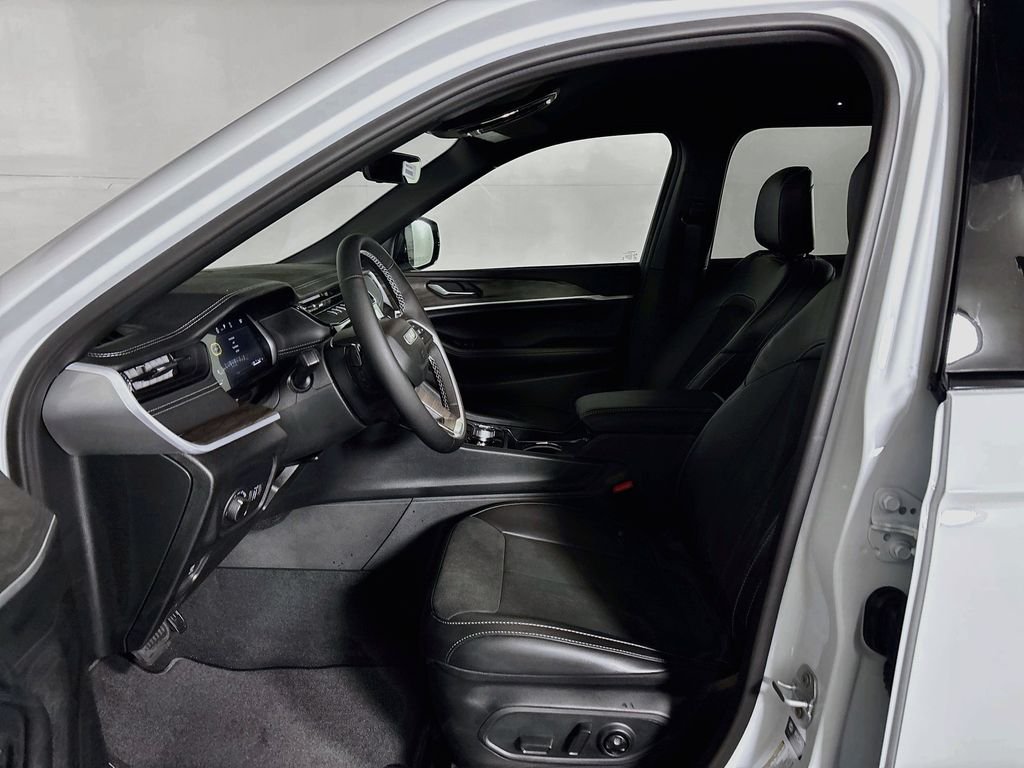 New 2027 Bright White Clear-Coat Paint Jeep Altitude image 11