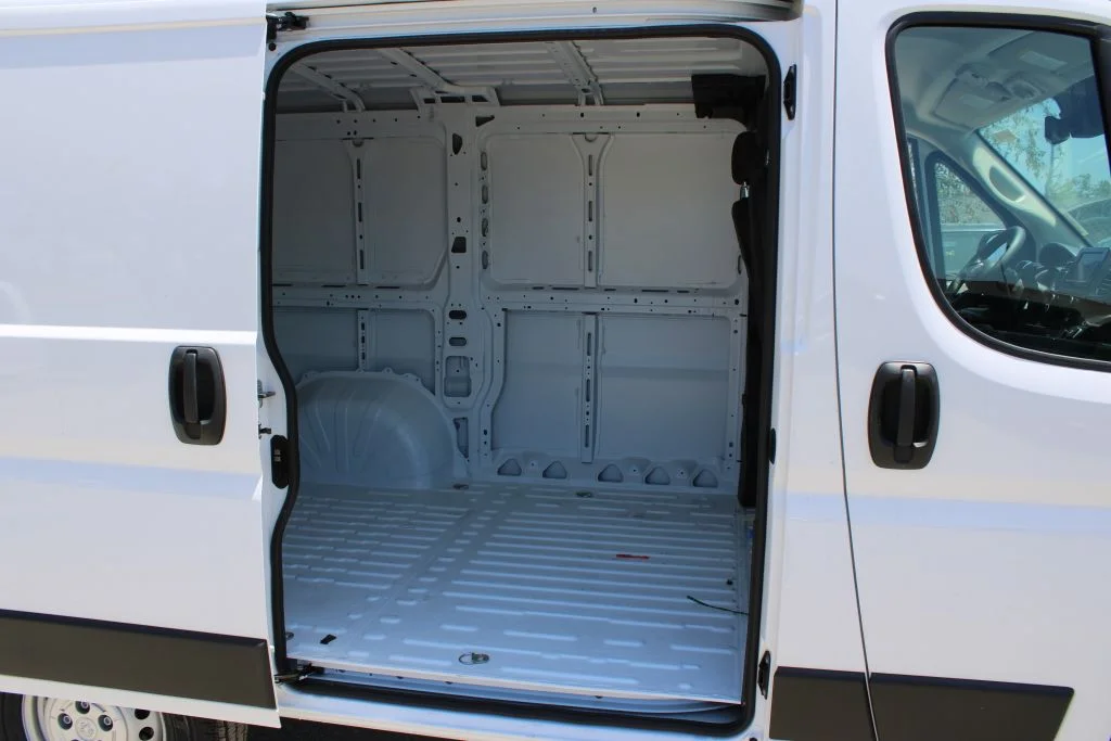 New 2026 Bright White Clear-Coat Exterior Paint Ram Low Roof image 11