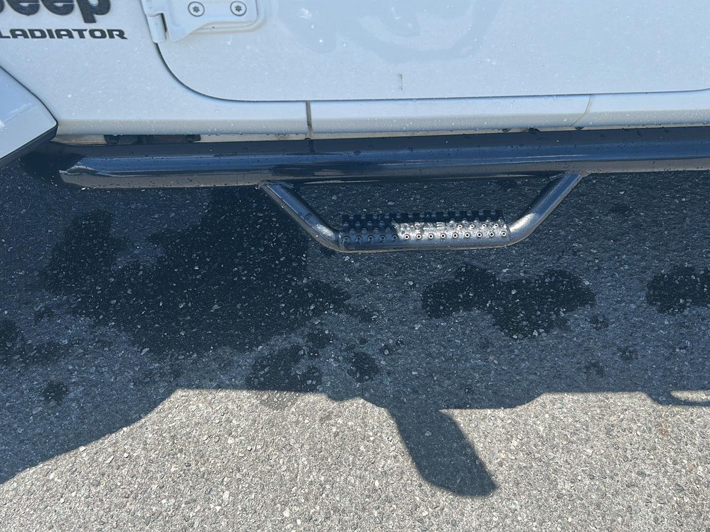 Used 2021 BRIGHT WHITE CLEARCOAT JEEP OVRLND image 9