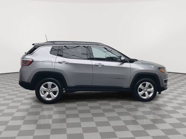 Used 2020 Billet Silver Metallic Clearcoat Jeep Latitude image 35