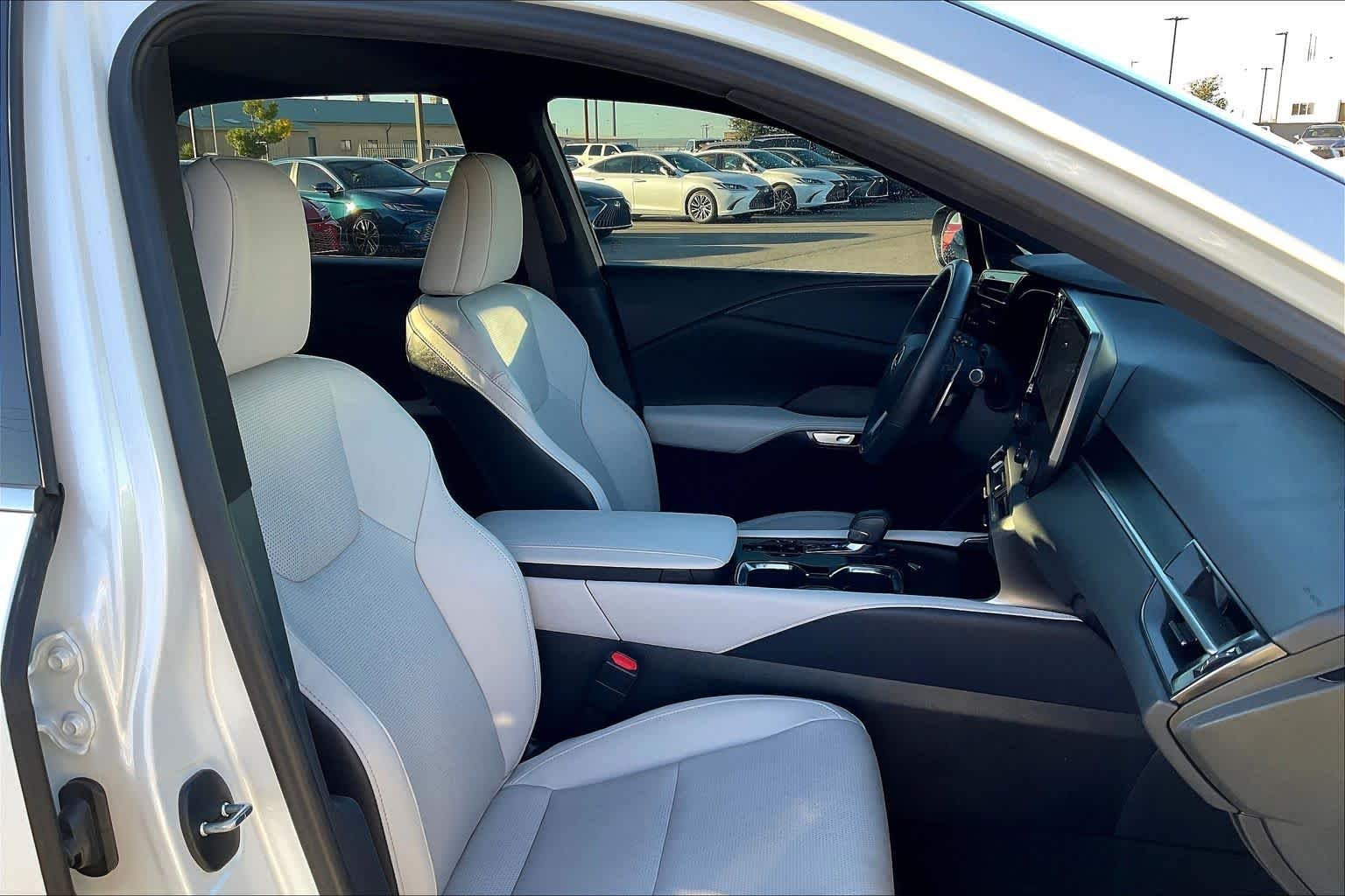 Used 2024 Eminent White Pearl Lexus Premium Plus image 8