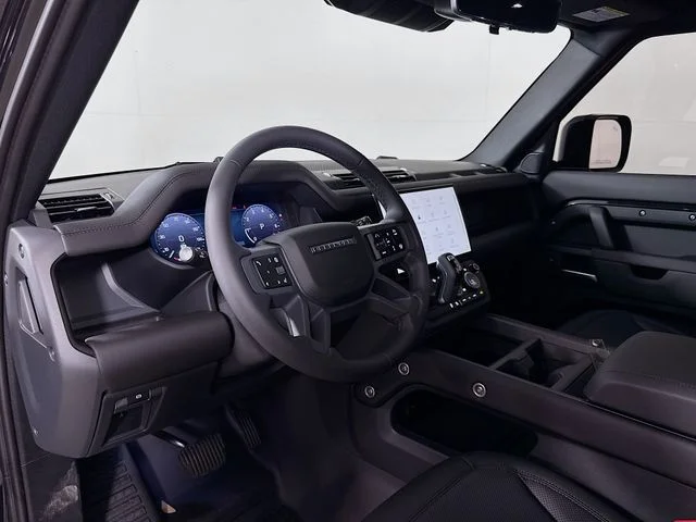 New 2026 Santorini Black Metallic Land Rover S image 9