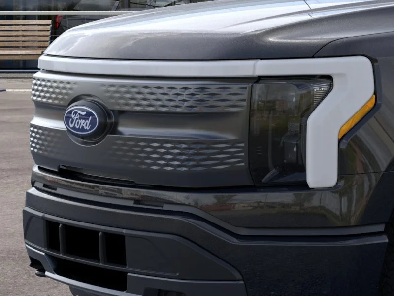 2025 Ford F-150 Lightning XLT - Photo 17