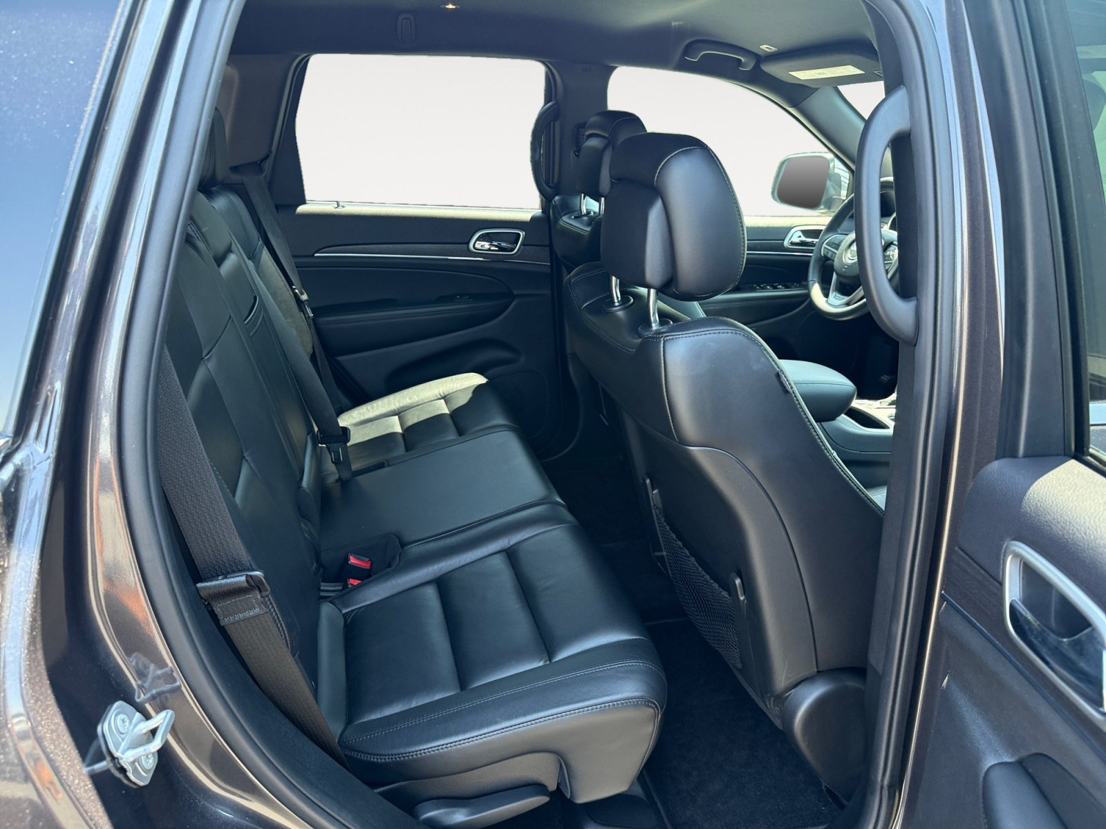 Used 2018 Crystal Metallic Jeep Limited image 18