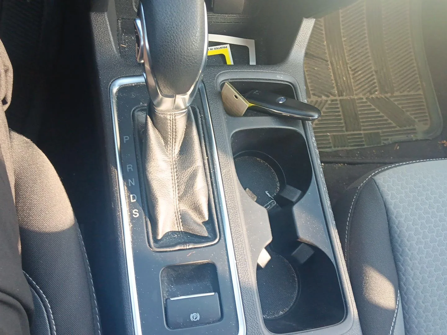 Used 2019 Oxford White Ford SE image 18