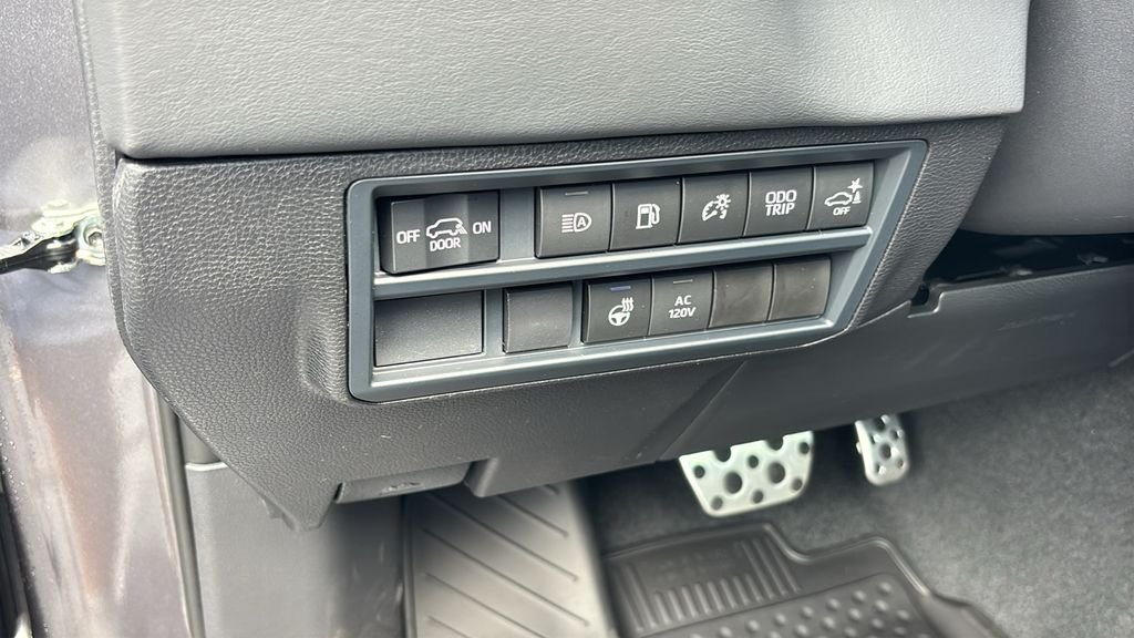 New 2026 Magnetic Gray Metallic Toyota  Platinum image 12