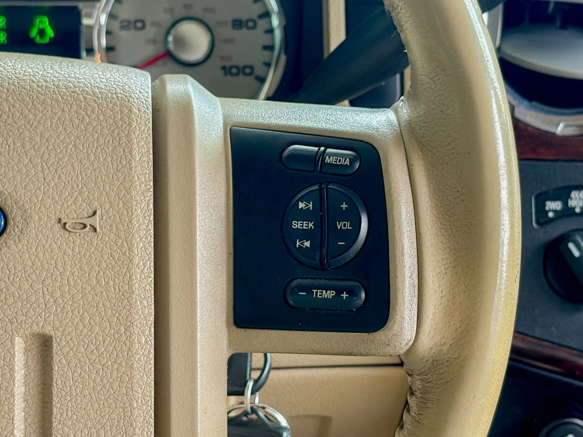 Used 2008 Gold Ford Lariat image 30