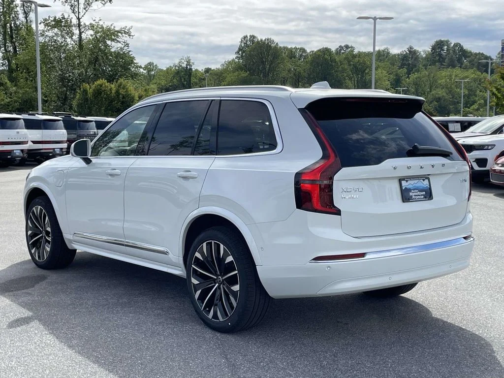 New 2026 Crystal White Volvo Plus image 26