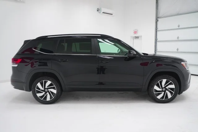 New 2026 Deep Black Pearl Volkswagen 2.0T SE w/Technology image 4