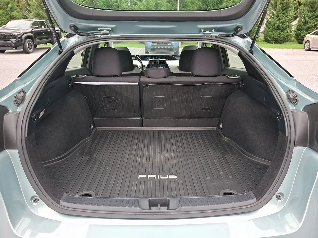 Certified Used 2018 Beige Toyota Three image 29