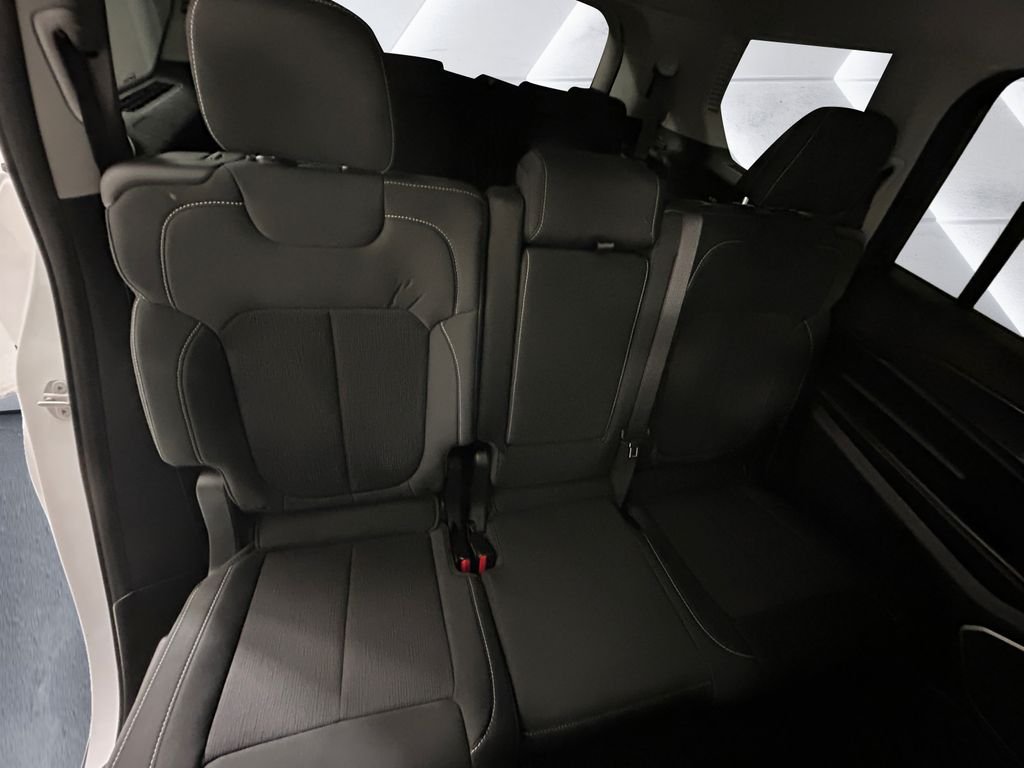 Used 2021 White Jeep Laredo image 16