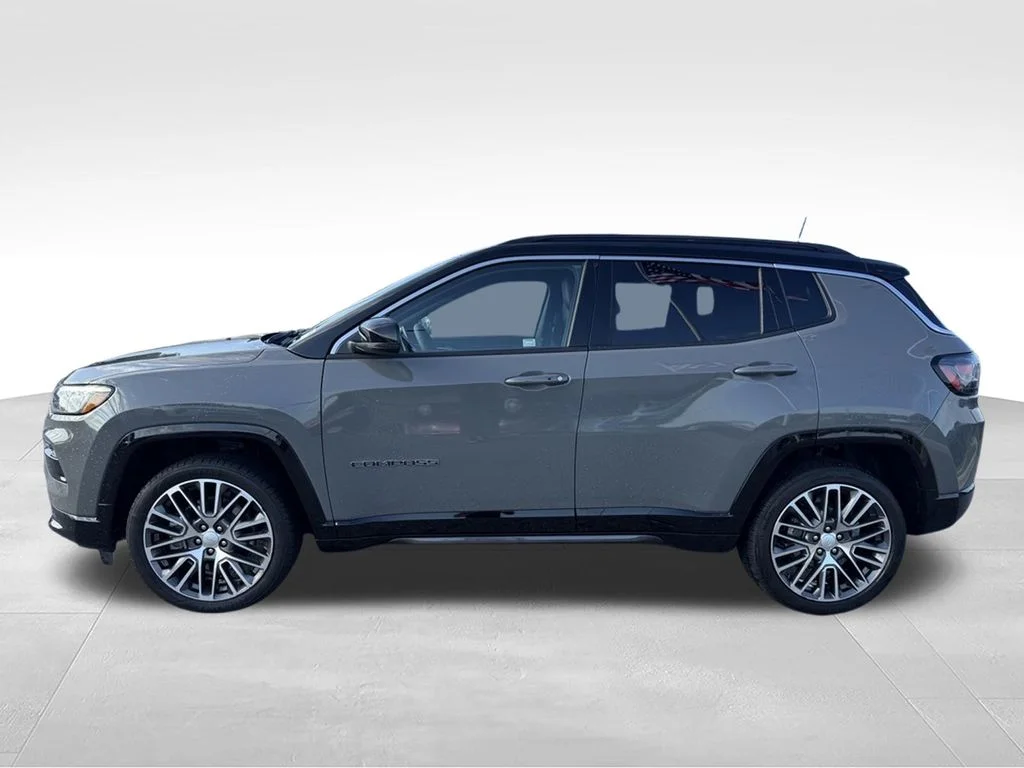 Used 2023 Gray Jeep Limited image 2