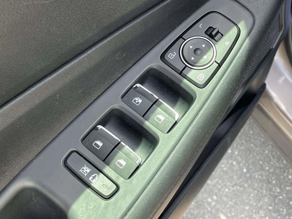 Used 2019 Brown Hyundai SE image 14