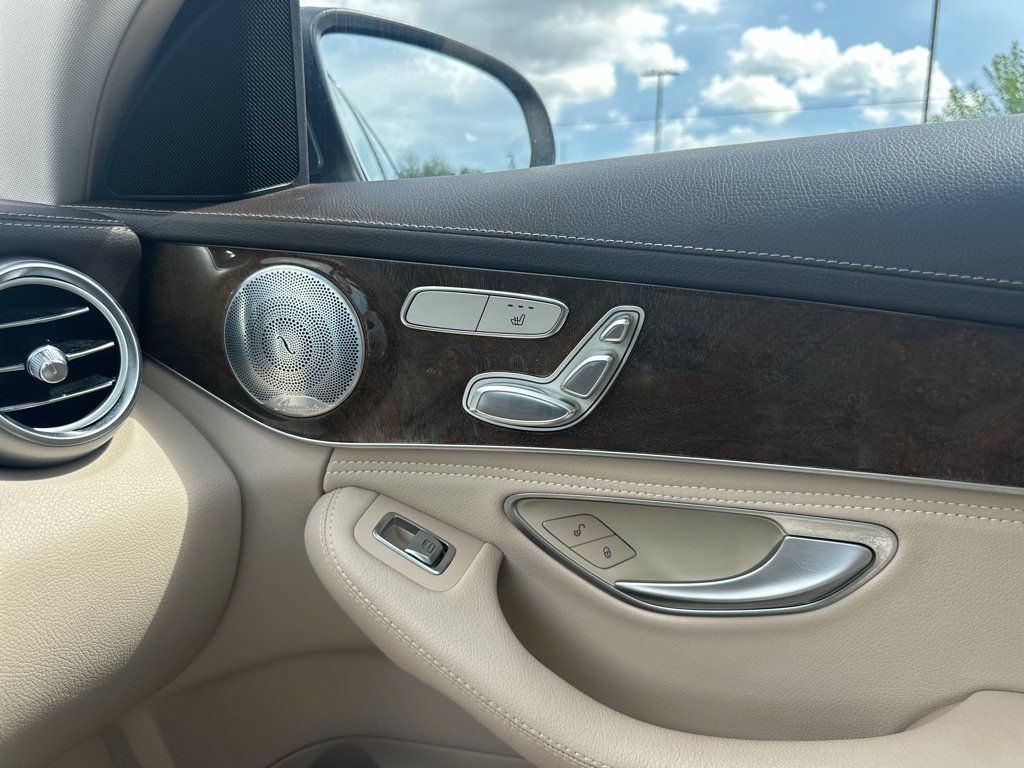 Used 2015 Steel Gray Metallic Mercedes-Benz Luxury image 19
